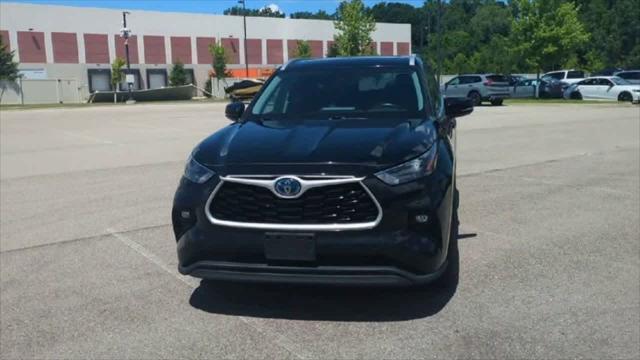 used 2022 Toyota Highlander Hybrid car, priced at $38,025