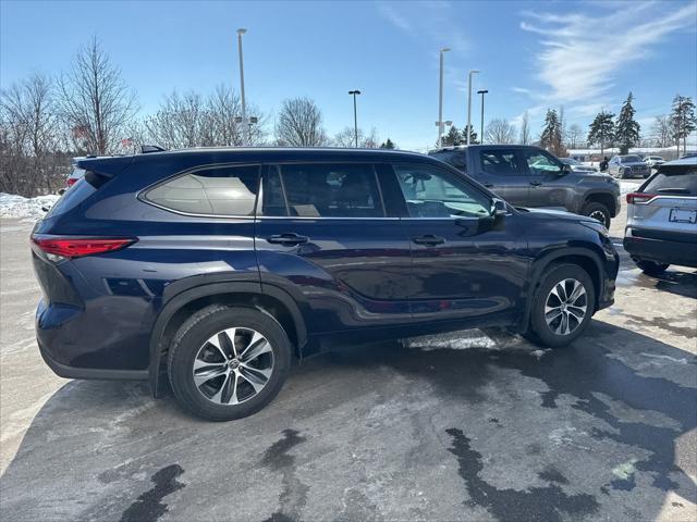 used 2020 Toyota Highlander car, priced at $29,900