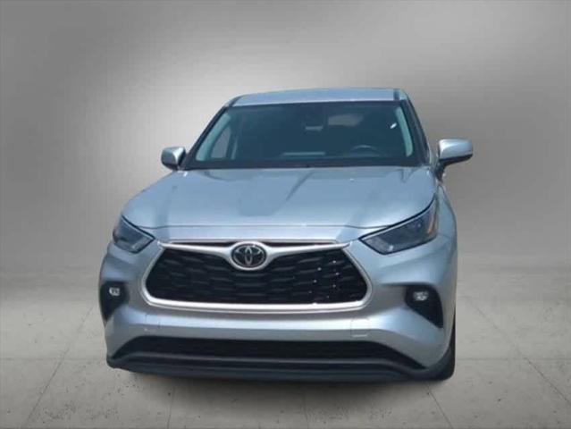 used 2022 Toyota Highlander car, priced at $35,499