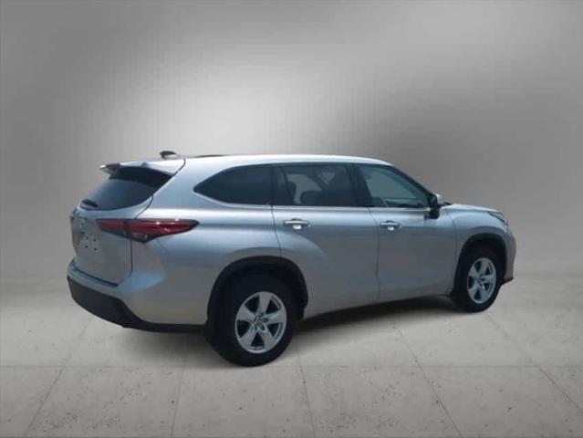 used 2022 Toyota Highlander car, priced at $35,499