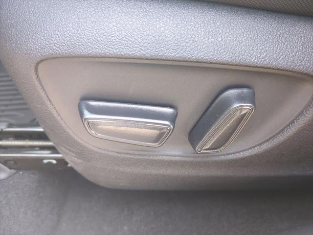 used 2022 Toyota Highlander car, priced at $35,499