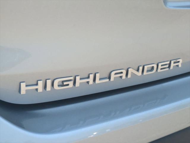 used 2022 Toyota Highlander car, priced at $35,499