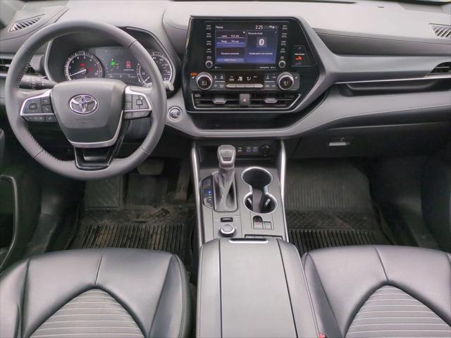 used 2022 Toyota Highlander car, priced at $34,444