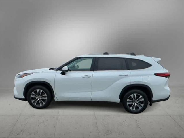 used 2022 Toyota Highlander car, priced at $36,000