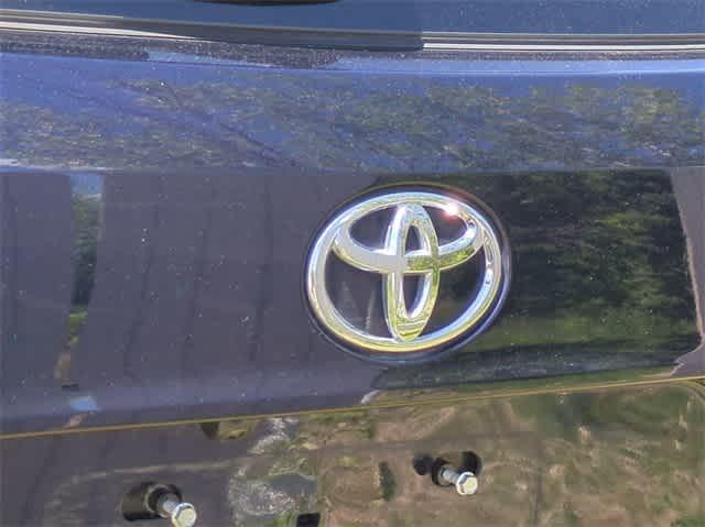 used 2022 Toyota Highlander car, priced at $33,500