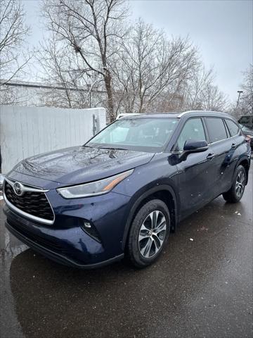 used 2021 Toyota Highlander car, priced at $33,500