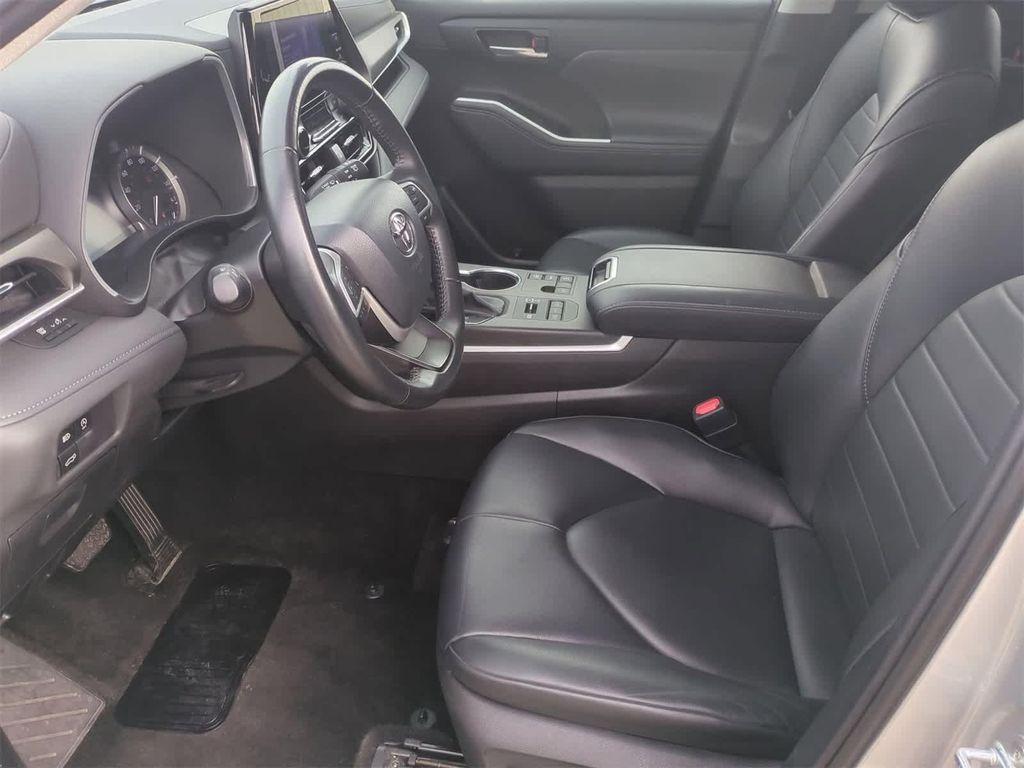 used 2023 Toyota Highlander car, priced at $36,419