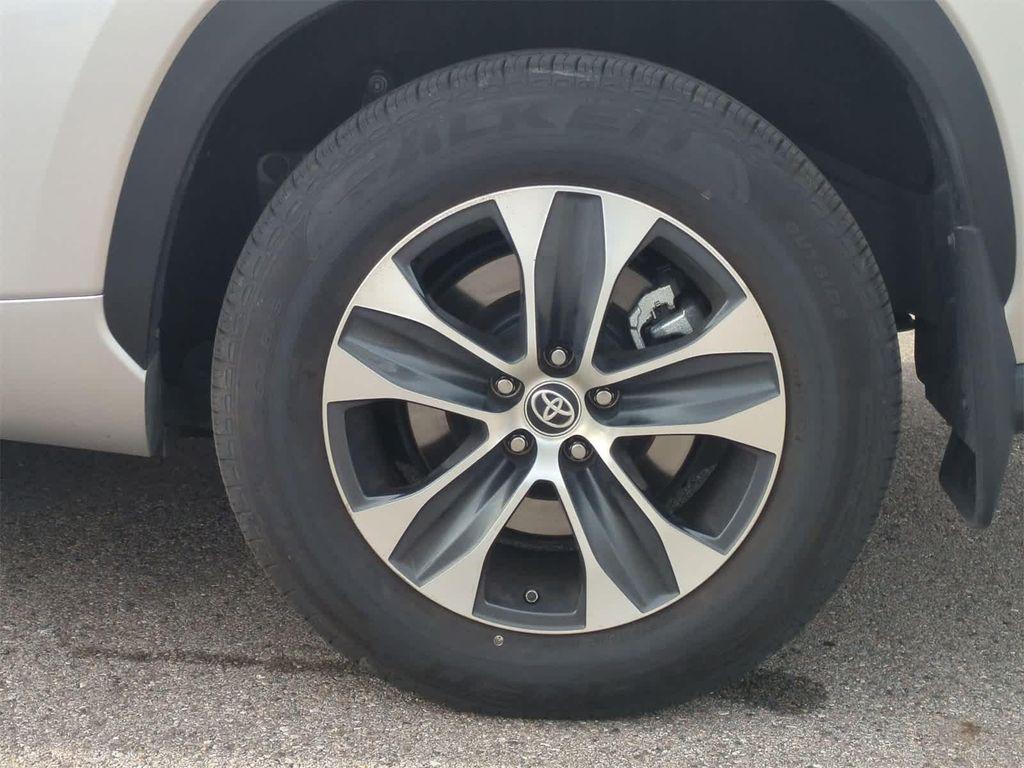 used 2023 Toyota Highlander car, priced at $36,419