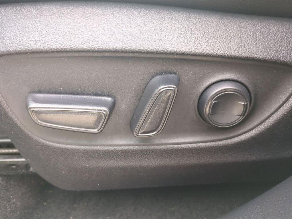 used 2023 Toyota Highlander car, priced at $36,419