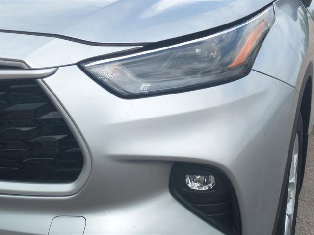 used 2023 Toyota Highlander car, priced at $30,999