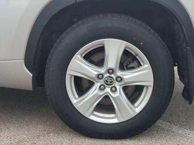 used 2023 Toyota Highlander car, priced at $30,999