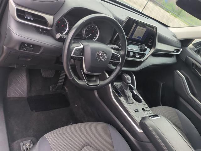 used 2023 Toyota Highlander car, priced at $30,999
