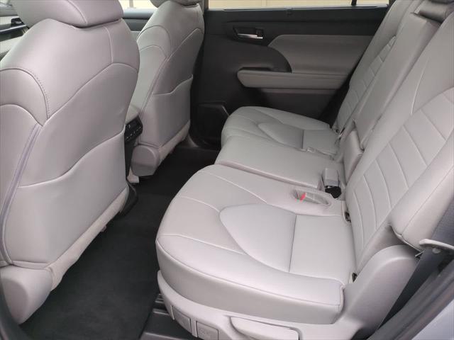 used 2022 Toyota Highlander car, priced at $37,495