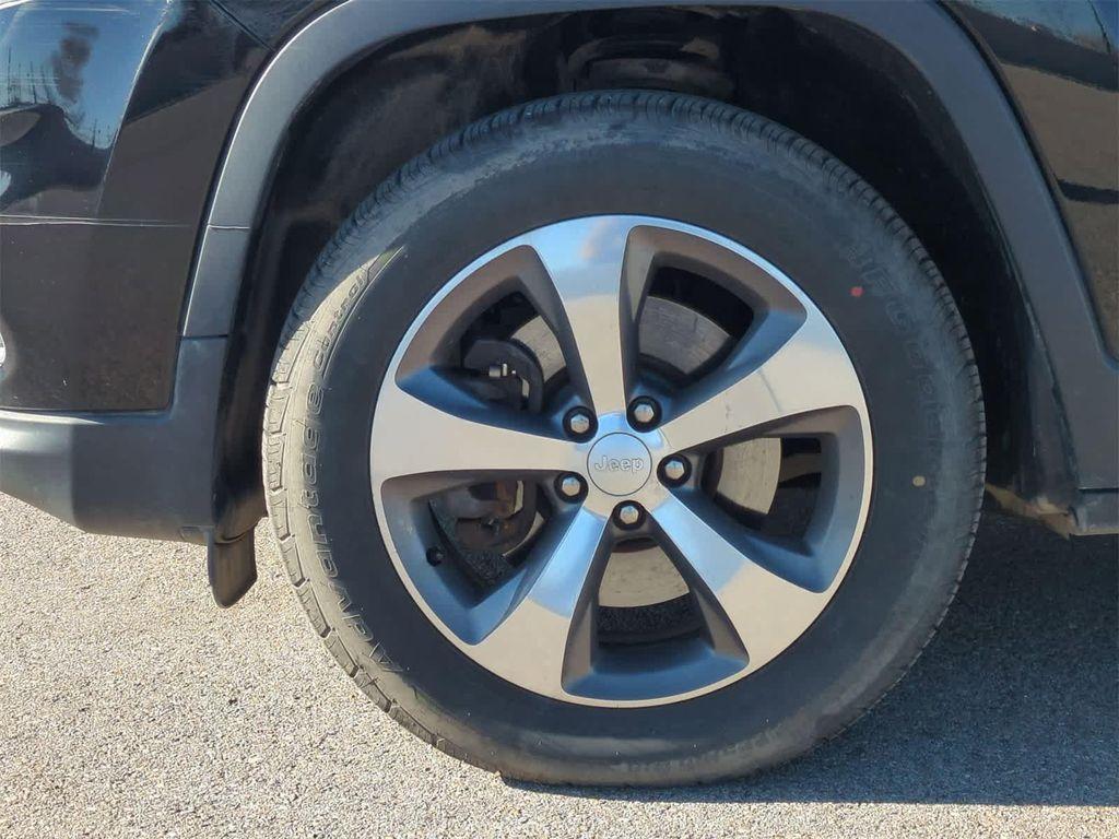 used 2019 Jeep Cherokee car, priced at $16,010