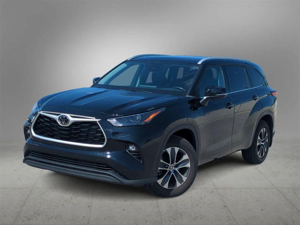 used 2022 Toyota Highlander car, priced at $37,499