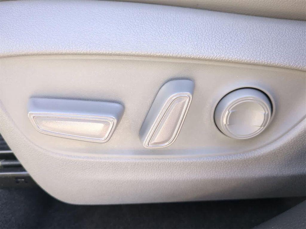 used 2023 Toyota Highlander car, priced at $36,797