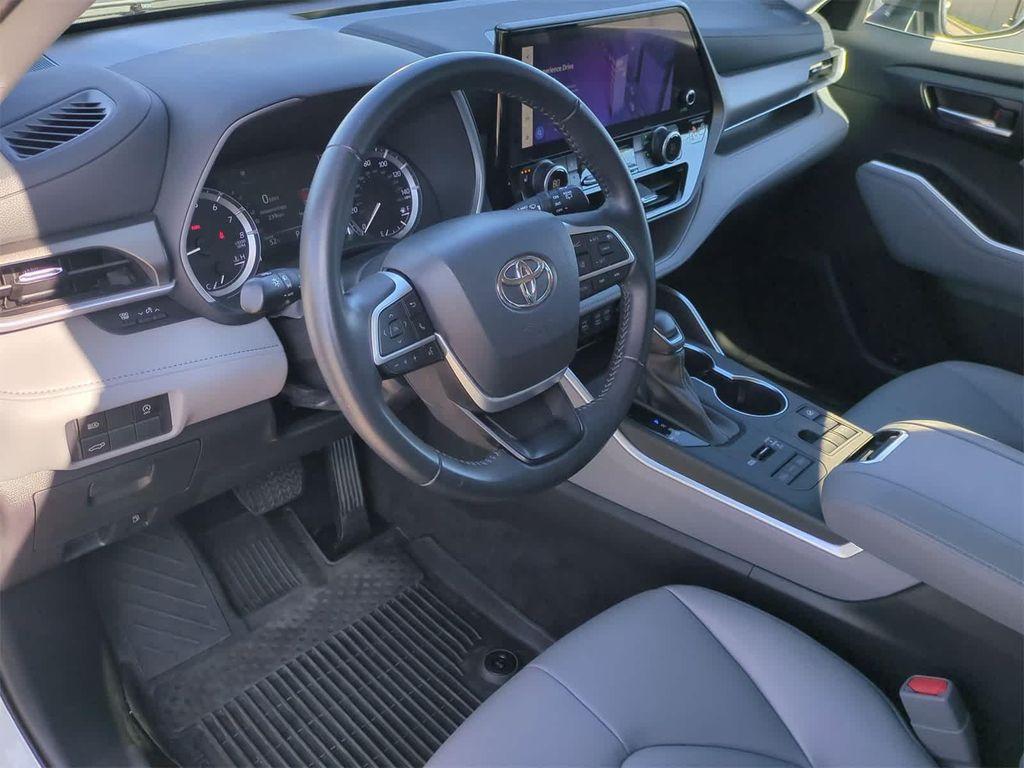 used 2023 Toyota Highlander car, priced at $36,797