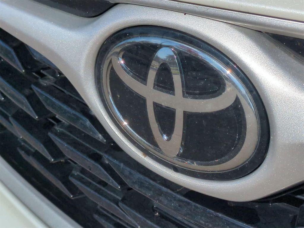 used 2023 Toyota Highlander car, priced at $36,797