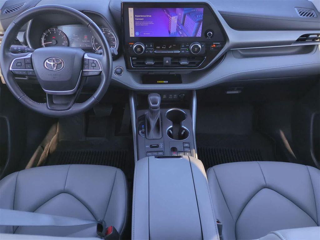 used 2023 Toyota Highlander car, priced at $36,797