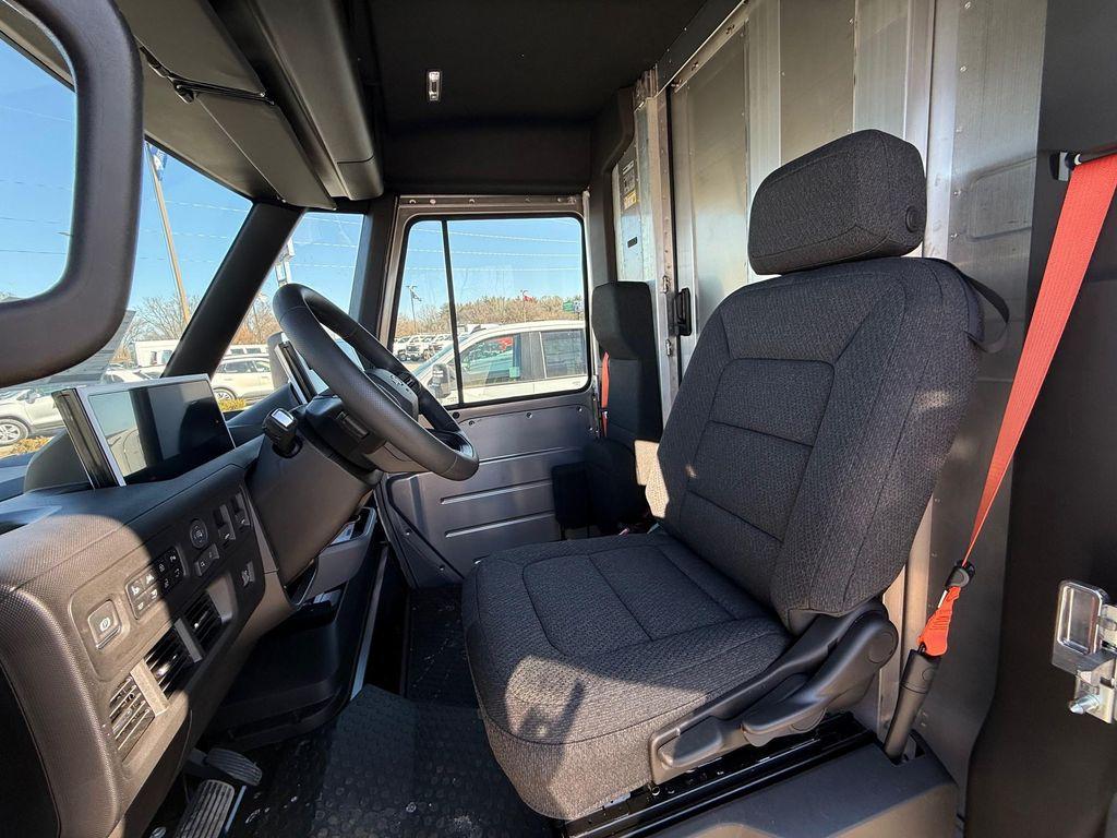 new 2025 Chevrolet BrightDrop 400 car, priced at $58,535
