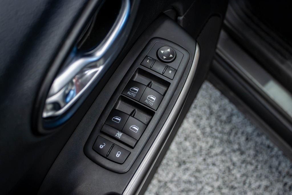 used 2021 Jeep Cherokee car, priced at $18,997