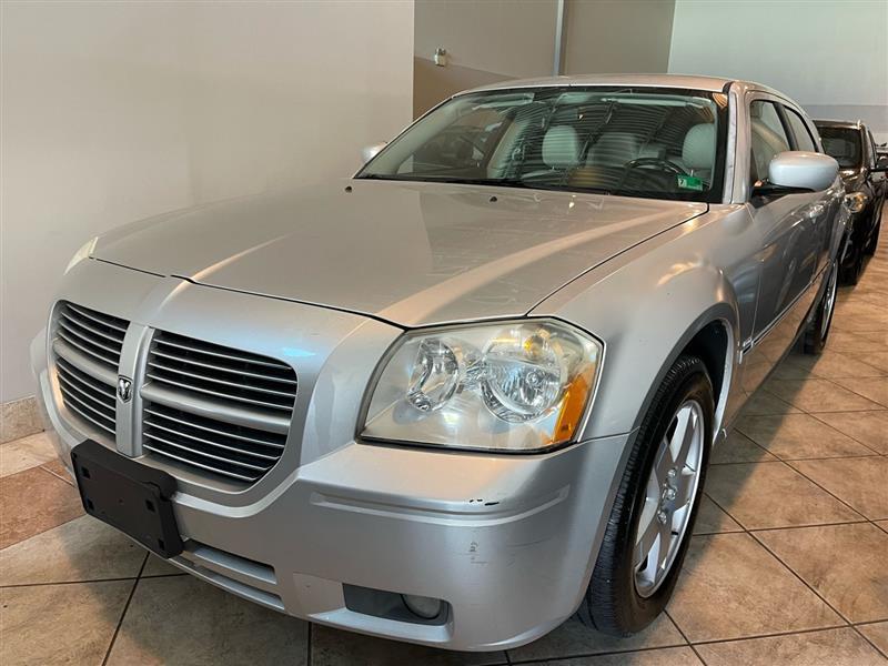 used 2005 Dodge Magnum car, priced at $7,495
