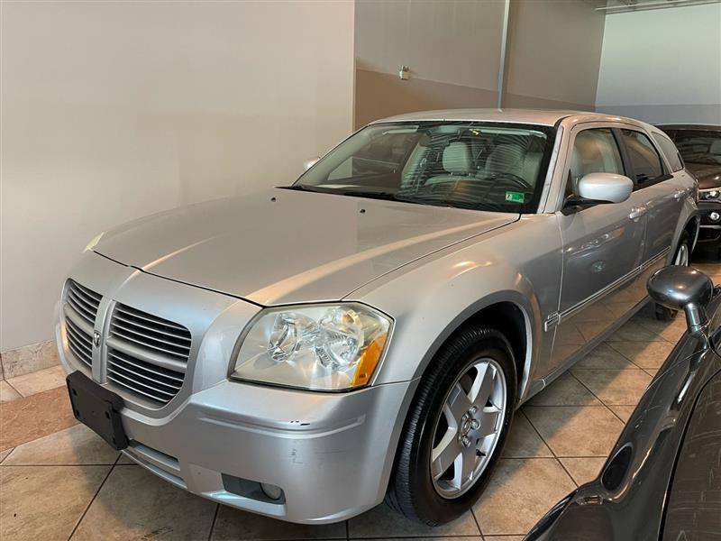 used 2005 Dodge Magnum car, priced at $7,495