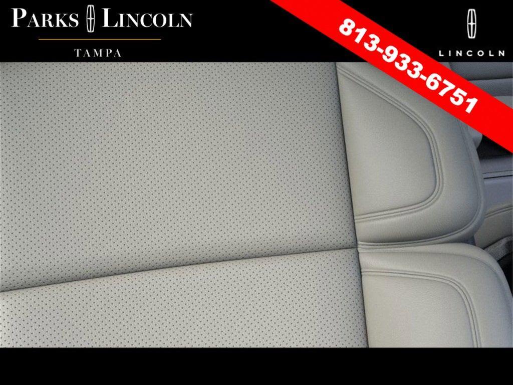 new 2025 Lincoln Navigator car, priced at $102,182