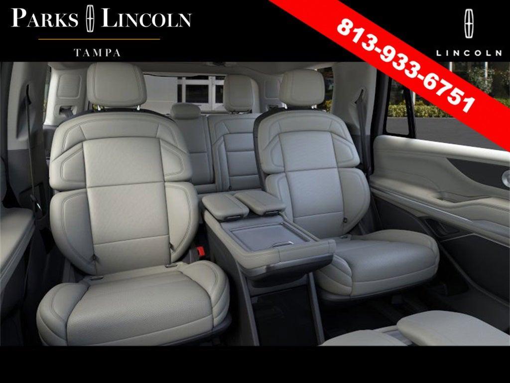 new 2025 Lincoln Navigator car, priced at $102,182