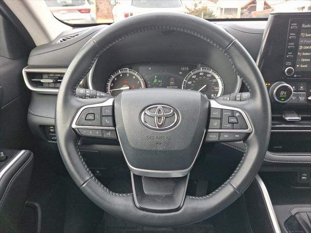 used 2022 Toyota Highlander car, priced at $38,100