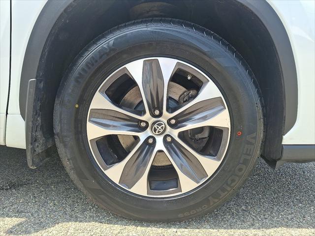used 2022 Toyota Highlander car, priced at $36,995