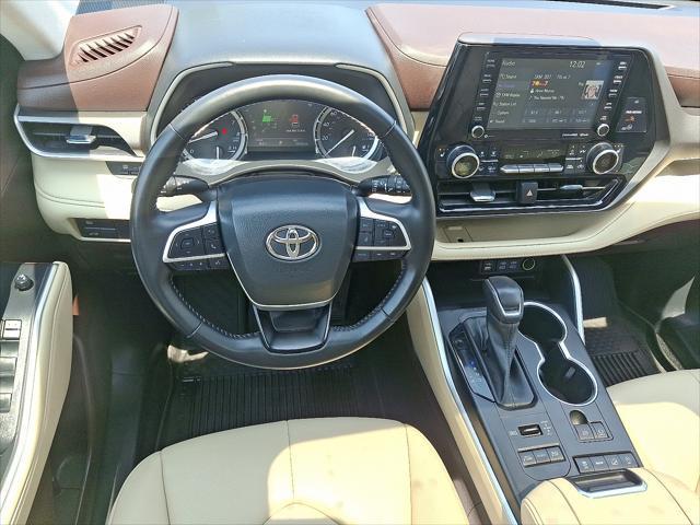 used 2022 Toyota Highlander car, priced at $36,995