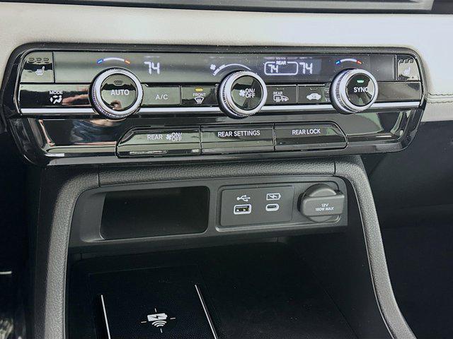 new 2025 Honda Pilot car, priced at $51,050
