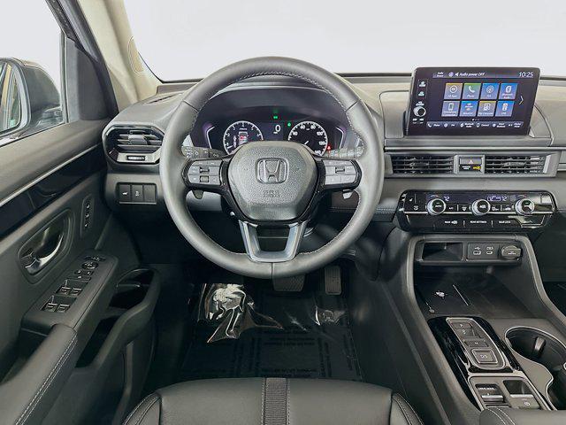 new 2025 Honda Pilot car, priced at $47,825
