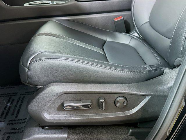 new 2025 Honda Pilot car, priced at $47,825