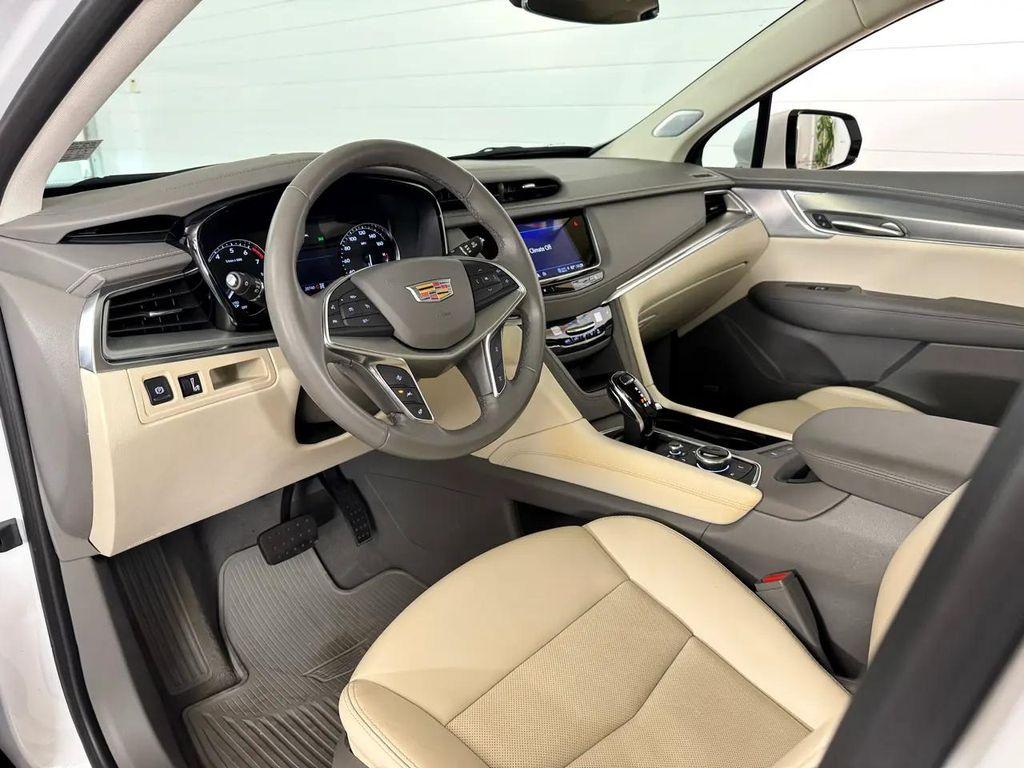 used 2023 Cadillac XT5 car, priced at $34,987