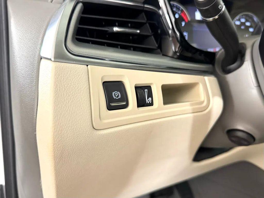 used 2023 Cadillac XT5 car, priced at $34,987