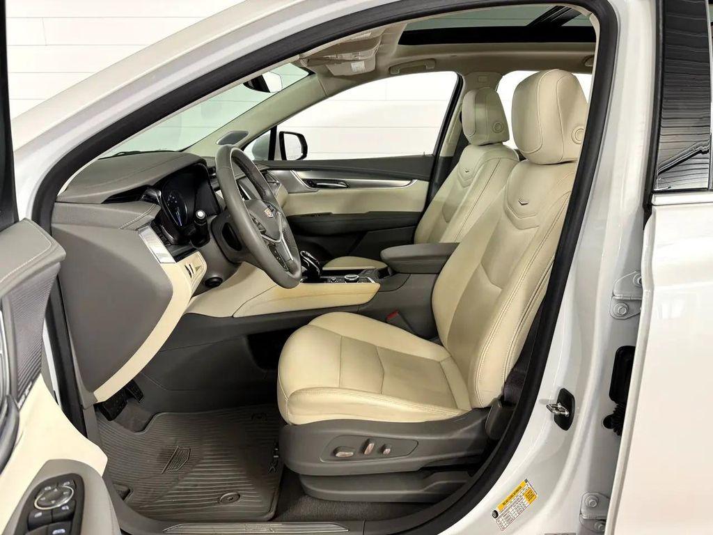 used 2023 Cadillac XT5 car, priced at $34,987