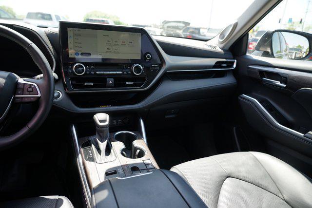 used 2023 Toyota Highlander Hybrid car, priced at $47,488