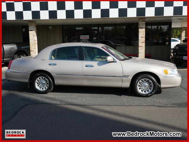 used 1998 Lincoln Town Car car, priced at $6,288