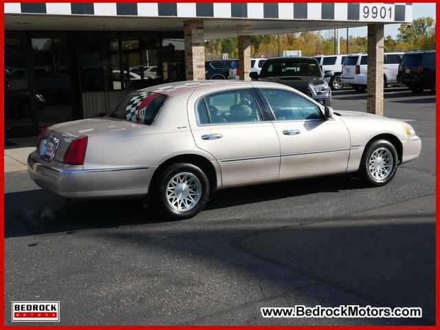 used 1998 Lincoln Town Car car, priced at $6,288