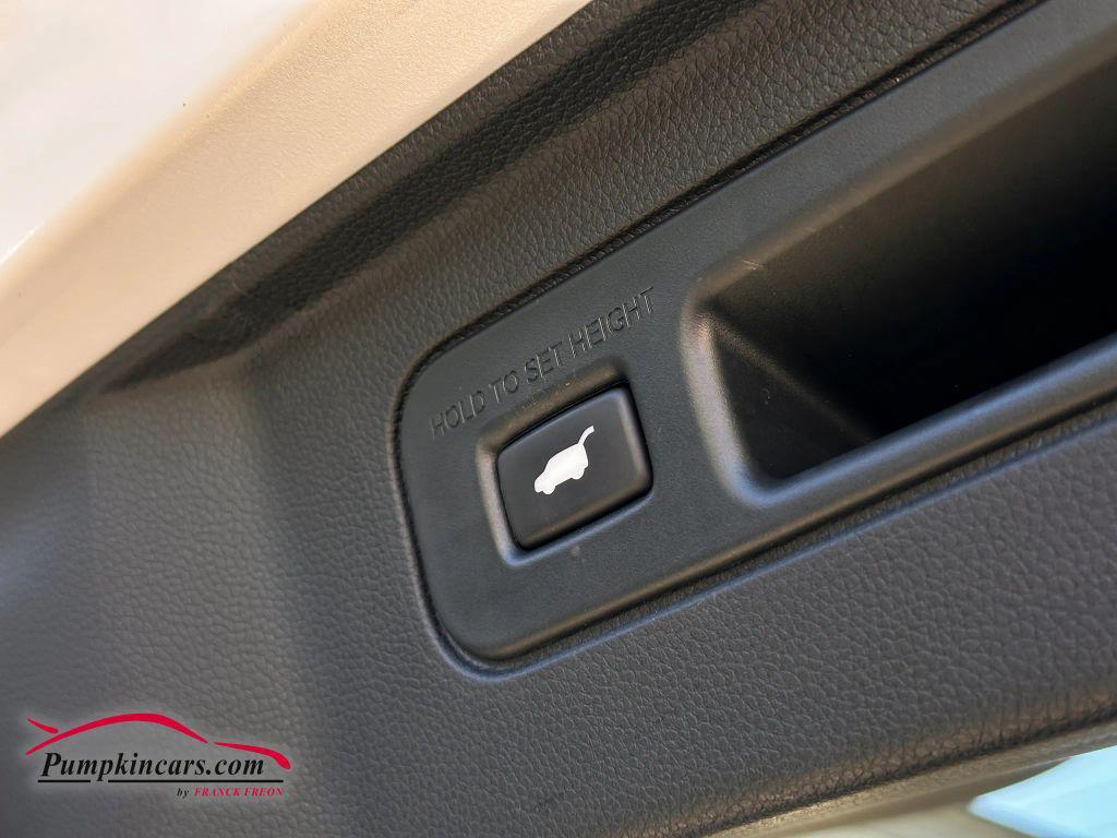 used 2023 Honda Pilot car, priced at $35,995