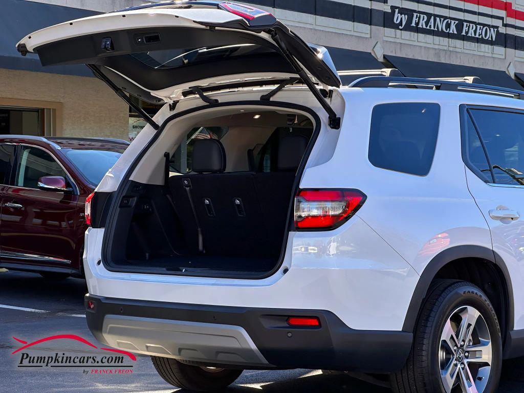 used 2023 Honda Pilot car, priced at $35,995