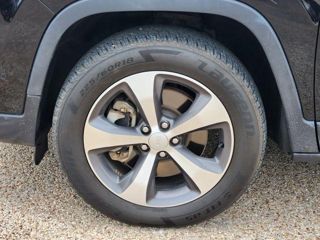 used 2021 Jeep Cherokee car, priced at $23,657