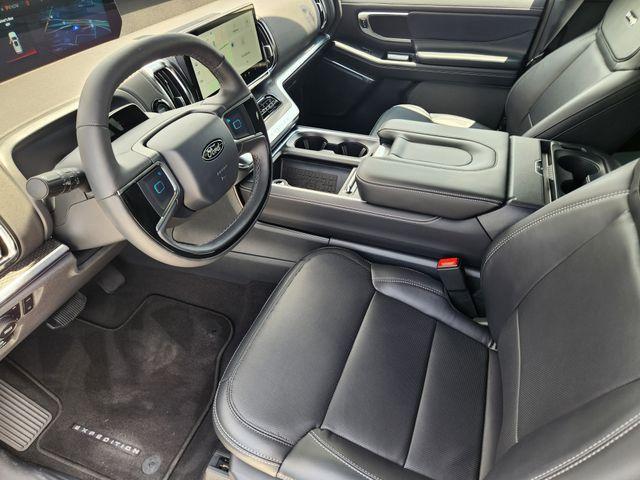 new 2025 Ford Expedition car, priced at $80,470