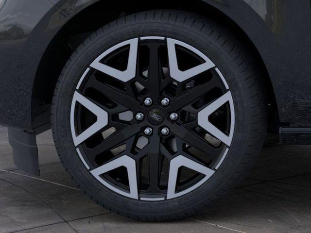 new 2025 Ford Expedition car, priced at $90,490