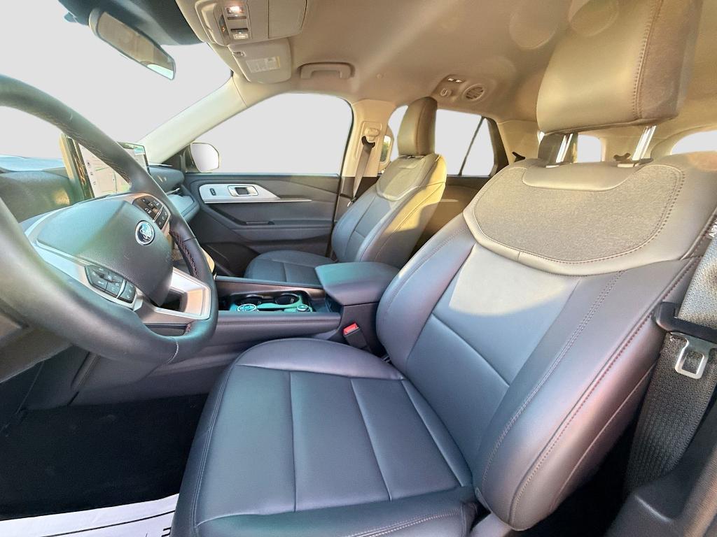 new 2025 Ford Explorer car, priced at $40,309