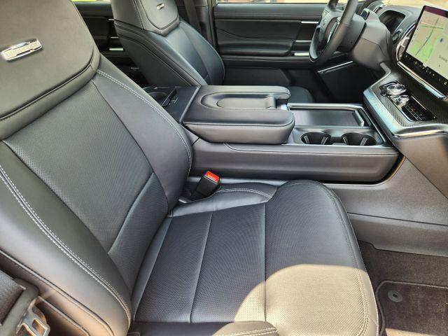 new 2025 Ford Expedition car, priced at $81,703