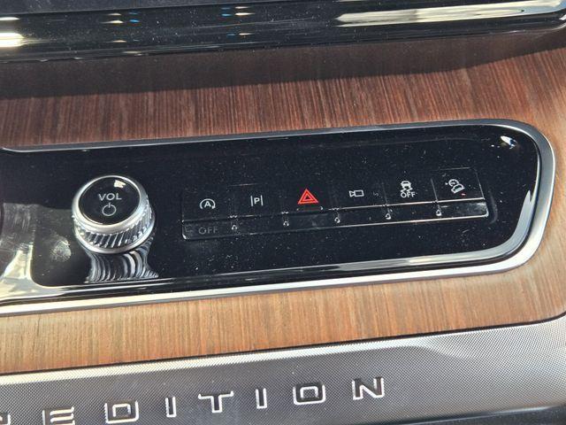 new 2025 Ford Expedition Max car, priced at $87,645