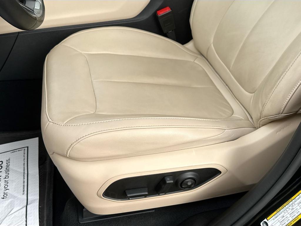 used 2022 Jeep Grand Cherokee car, priced at $30,214